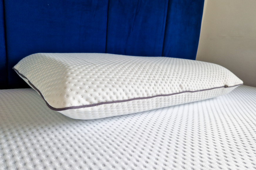 Emma Premium pillow on bed